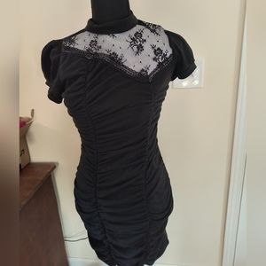 💎 Lace-detailed Bodycon Black Ruched Dress in Size Medium by 6 Degrees